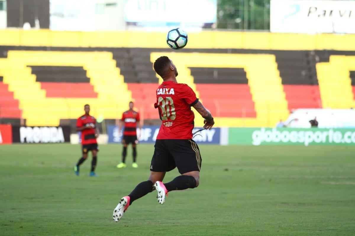 Ilha do Retiro recebeu um bom público no Dia dos Pais para o duelo entre Sport x Ponte preta, válido pela 20ª rodada do Campeonato Brasileiro da Série A