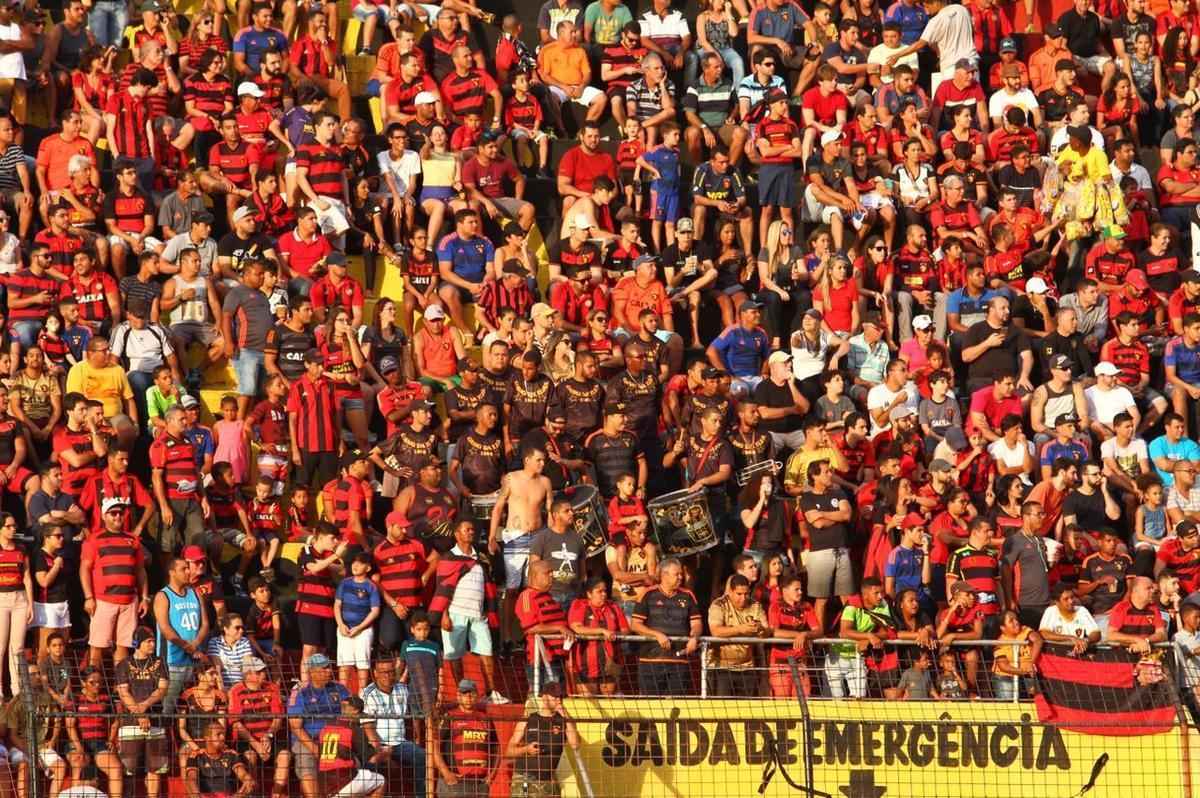 Ilha do Retiro recebeu um bom público no Dia dos Pais para o duelo entre Sport x Ponte preta, válido pela 20ª rodada do Campeonato Brasileiro da Série A
