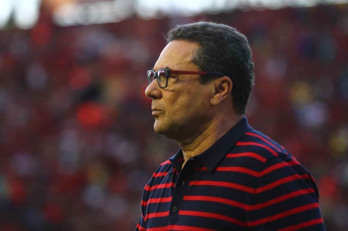 Ilha do Retiro recebeu um bom público no Dia dos Pais para o duelo entre Sport x Ponte preta, válido pela 20ª rodada do Campeonato Brasileiro da Série A