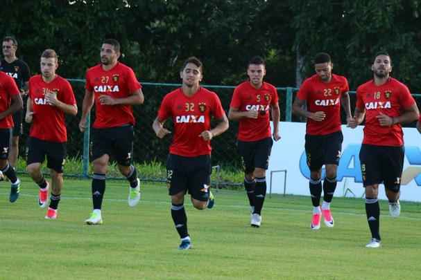 Luxemburgo trabalhou o time titular com: Magro; Samuel Xavier, Henrquez, Ronaldo e Mena; Patrick, Rithely, Everton Felipe, Diego Souza e Lenis; Andr