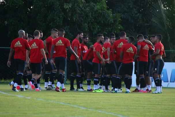 Luxemburgo trabalhou o time titular com: Magro; Samuel Xavier, Henrquez, Ronaldo e Mena; Patrick, Rithely, Everton Felipe, Diego Souza e Lenis; Andr