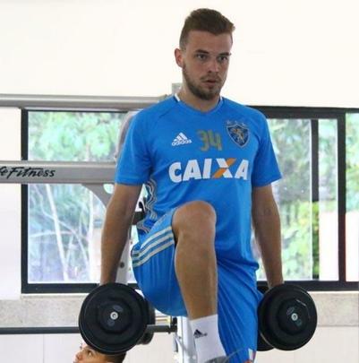 Elenco rubro-negro trabalhou, na tarde desta tera-feira, pela primeira vez com o uniforme todo azul, nova vestimenta para treinos do clube 