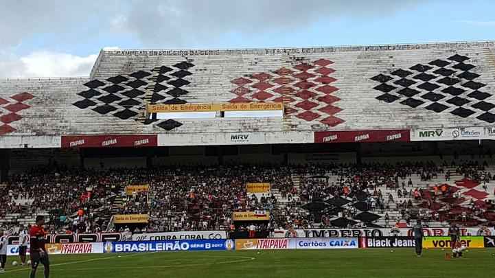 Santa Cruz e CRB se enfrentam no estdio do Arruda com time coral na luta contra rebaixamento