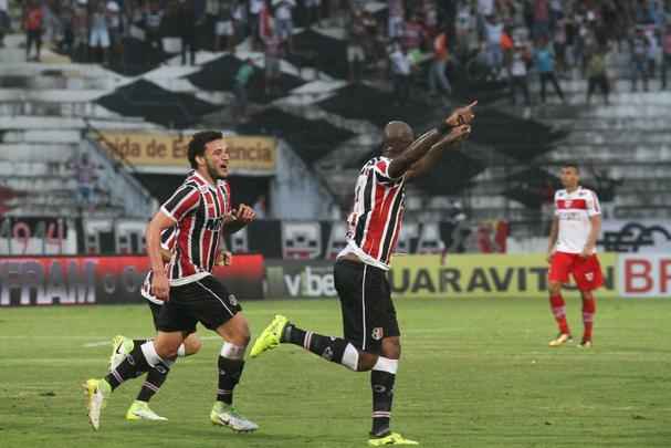 Santa Cruz e CRB se enfrentam no estdio do Arruda com time coral na luta contra rebaixamento