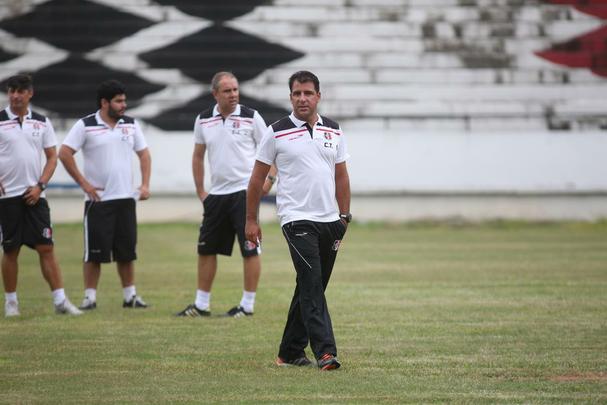 No geral, o treinador j comandou o Tricolor em 73 jogos com um aproveitamento total de 62%. Ele chega no Recife nesta segunda-feira e  tarde se rene com a diretoria coral. Na tera-feira, comanda o primeiro treino pelo Santa Cruz na temporada, dando incio a sua quinta passagem pelo Arruda.