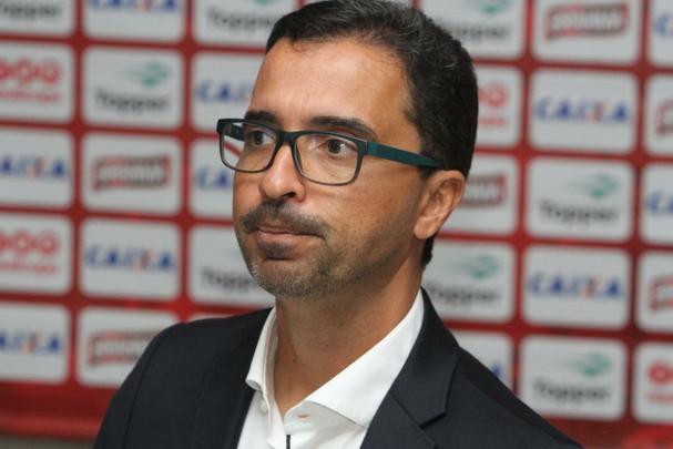 Presidente do Conselho Deliberativo, Gustavo Ventura,  o sucessor natural e deve assumir o clube a partir de agora Nando 