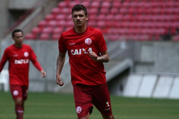 Roberto Fernandes faz testes no Nutico para luta contra rebaixamento  Srie C