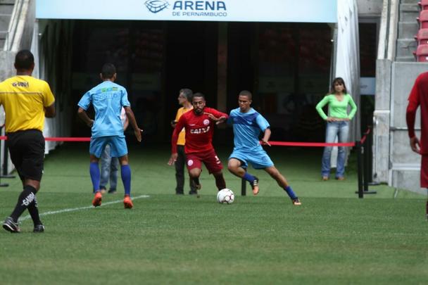 Roberto Fernandes faz testes no Náutico para luta contra rebaixamento à Série C