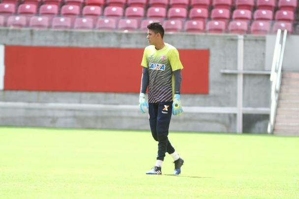 Roberto Fernandes faz testes no Nutico para luta contra rebaixamento  Srie C