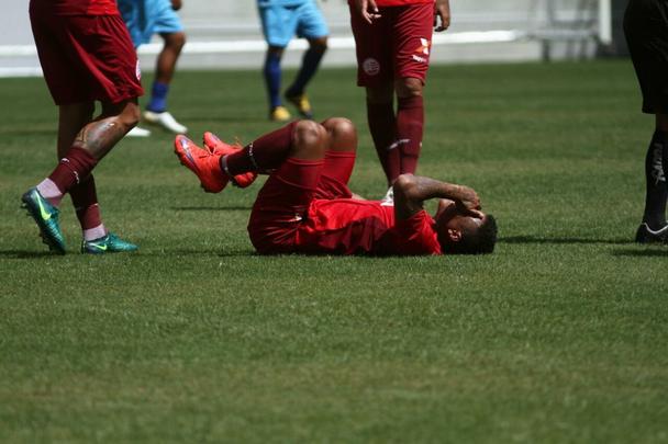 Roberto Fernandes faz testes no Náutico para luta contra rebaixamento à Série C