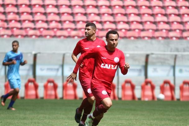 Roberto Fernandes faz testes no Náutico para luta contra rebaixamento à Série C
