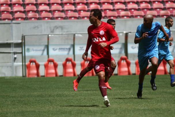 Roberto Fernandes faz testes no Náutico para luta contra rebaixamento à Série C