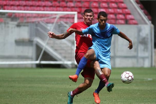 Roberto Fernandes faz testes no Náutico para luta contra rebaixamento à Série C