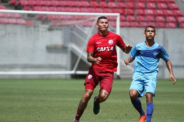 Roberto Fernandes faz testes no Náutico para luta contra rebaixamento à Série C