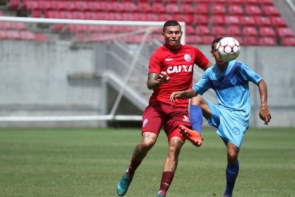 Roberto Fernandes faz testes no Náutico para luta contra rebaixamento à Série C
