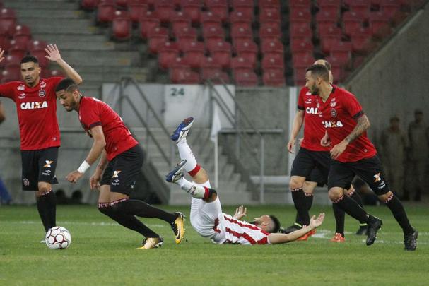 Na luta contra o rebaixamento, Nutico recebe time gacho na Arena de Pernambuco