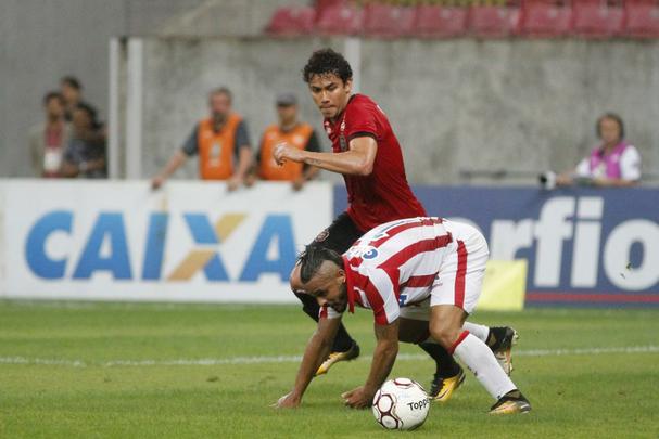 Na luta contra o rebaixamento, Nutico recebe time gacho na Arena de Pernambuco