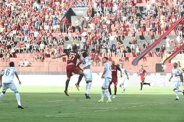 Com novo terceiro padro, Sport encara Ava pela 23 rodada
