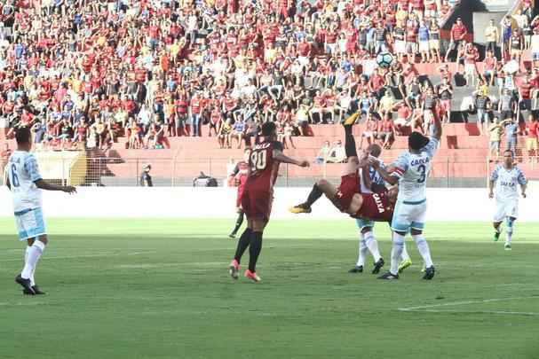 Com novo terceiro padro, Sport encara Ava pela 23 rodada