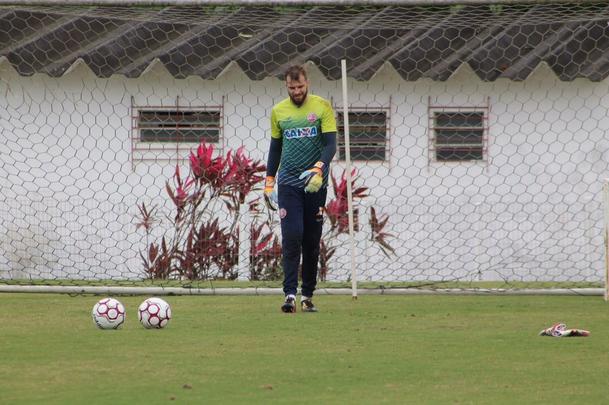 Goleiro Gustavo Busatto completa lista de reforços do Náutico