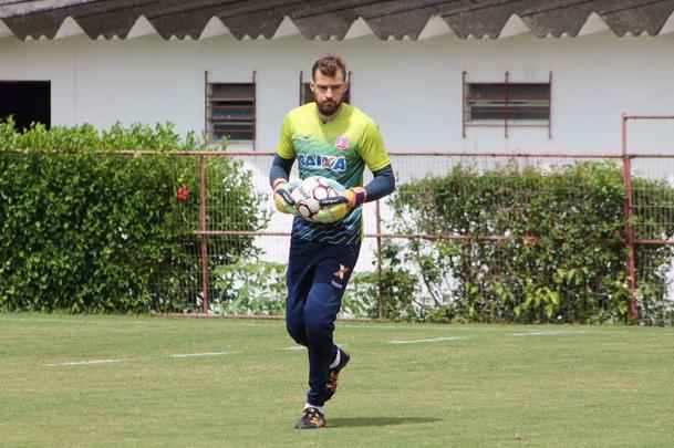 Goleiro Gustavo Busatto completa lista de reforços do Náutico