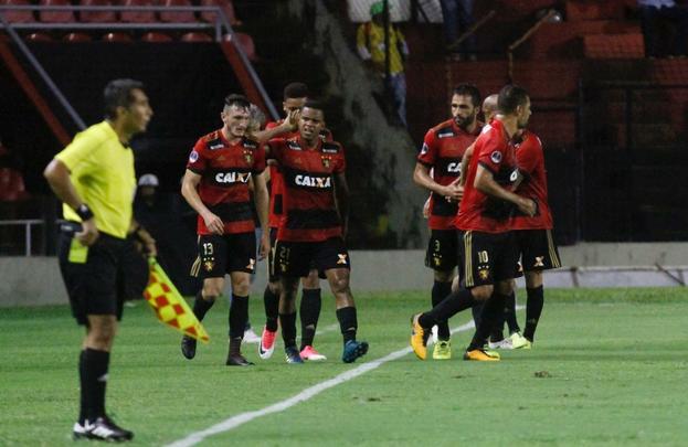 O Sport aproveitou melhor as oportunidades criadas no primeiro tempo de jogo com a Ponte Preta. Assim, apesar de certo equilbrio na etapa, o Leo finalizou na frente do placar, com 2 a 0