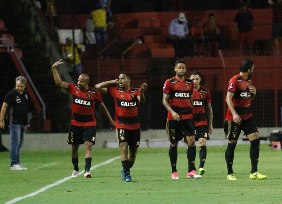 O Sport aproveitou melhor as oportunidades criadas no primeiro tempo de jogo com a Ponte Preta. Assim, apesar de certo equilbrio na etapa, o Leo finalizou na frente do placar, com 2 a 0
