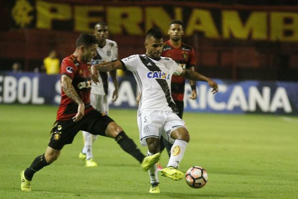 O Sport aproveitou melhor as oportunidades criadas no primeiro tempo de jogo com a Ponte Preta. Assim, apesar de certo equilbrio na etapa, o Leo finalizou na frente do placar, com 2 a 0