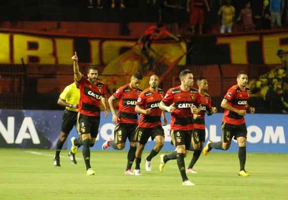 O Sport aproveitou melhor as oportunidades criadas no primeiro tempo de jogo com a Ponte Preta. Assim, apesar de certo equilbrio na etapa, o Leo finalizou na frente do placar, com 2 a 0