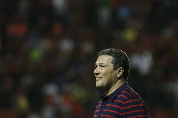 O Sport aproveitou melhor as oportunidades criadas no primeiro tempo de jogo com a Ponte Preta. Assim, apesar de certo equilbrio na etapa, o Leo finalizou na frente do placar, com 2 a 0