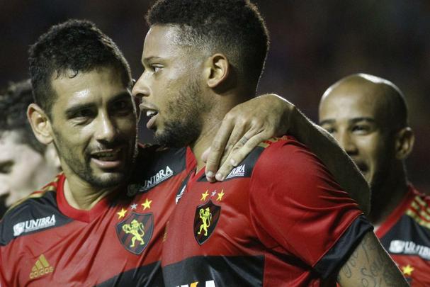 No segundo tempo, o Sport deslanchou. Dominou a partida desde o incio, mas abusou de perder gols que poderiam ter dado ao time uma vantagem maior no placar. O Leo chegou a fazer 3 a 0, mas, no fim da partida, a Ponte Preta marcou um gol que deixa a deciso da vaga totalmente em aberto