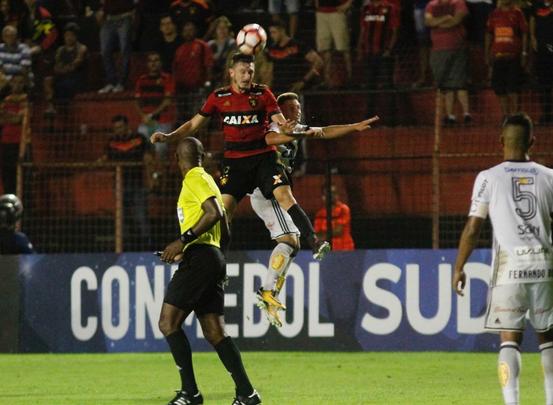 No segundo tempo, o Sport deslanchou. Dominou a partida desde o incio, mas abusou de perder gols que poderiam ter dado ao time uma vantagem maior no placar. O Leo chegou a fazer 3 a 0, mas, no fim da partida, a Ponte Preta marcou um gol que deixa a deciso da vaga totalmente em aberto