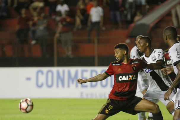 No segundo tempo, o Sport deslanchou. Dominou a partida desde o incio, mas abusou de perder gols que poderiam ter dado ao time uma vantagem maior no placar. O Leo chegou a fazer 3 a 0, mas, no fim da partida, a Ponte Preta marcou um gol que deixa a deciso da vaga totalmente em aberto