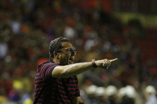 No segundo tempo, o Sport deslanchou. Dominou a partida desde o incio, mas abusou de perder gols que poderiam ter dado ao time uma vantagem maior no placar. O Leo chegou a fazer 3 a 0, mas, no fim da partida, a Ponte Preta marcou um gol que deixa a deciso da vaga totalmente em aberto