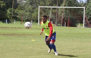 Matheus da Cunha (meia): O atleta no chegou a ser oficializado como um reforo do Nutico, mas treinou junto com o elenco profissional e foi dispensado com a chegada de Roberto Fernandes.