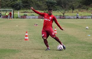 William (atacante): Experiente e com passagens em grandes clubes como o Santos, o atacante fez parte da lista de reforos para a reta final da Srie B do Nutico.  titular.