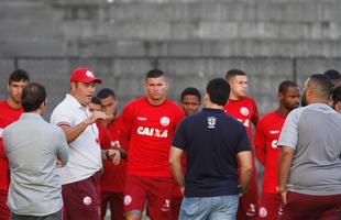 Nesta quarta-feira, o Nutico fez o seu primeiro treino em Caruaru. O tcnico Roberto Fernandes testou as possveis formaes para a partida com o Internacional. Ele contou com o retorno do zagueiro Breno Calixto, recuperado de uma leso na coxa