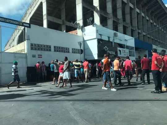 Antes mesmo da bola rolar no Lacerdão para Náutico e Internacional, torcida alvirrubra fez muita festa desde a recepção da equipe, tomando conta da cidade que fica a 135 km de distância da capital.
