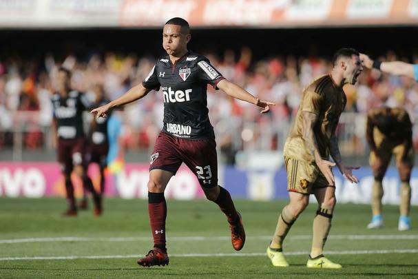 01/10/2017 - Mesmo com o So Paulo lutando contra o rebaixamento, a equipe rubro-negra no conseguiu se aproveitar da fragilidade do rival e acabou derrotado por 1 a 0.