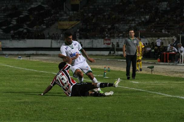 Em partida vlida pela 28 rodada da Srie B do Brasileiro, Tricolor perdeu para o Amrica-MG por 1 a 0 no Arruda com gol de Matheusinho