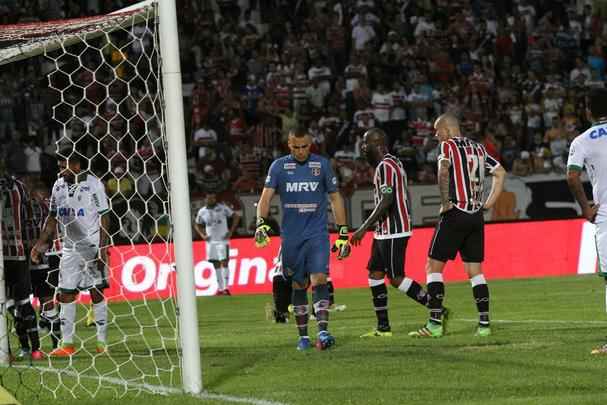 Em partida vlida pela 28 rodada da Srie B do Brasileiro, Tricolor perdeu para o Amrica-MG por 1 a 0 no Arruda com gol de Matheusinho