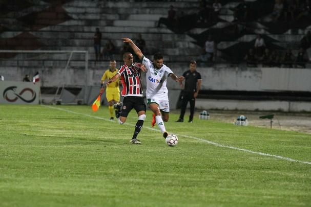 Em partida vlida pela 28 rodada da Srie B do Brasileiro, Tricolor perdeu para o Amrica-MG por 1 a 0 no Arruda com gol de Matheusinho