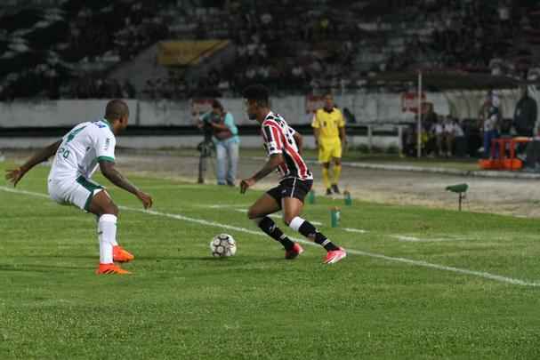 Em partida vlida pela 28 rodada da Srie B do Brasileiro, Tricolor perdeu para o Amrica-MG por 1 a 0 no Arruda com gol de Matheusinho