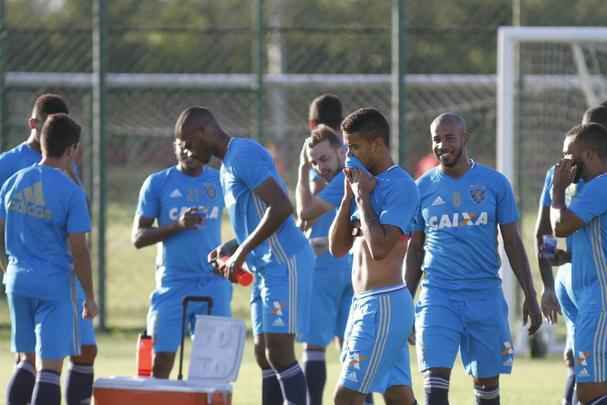 Juninho se reapresentou ao tcnico Vanderlei Luxemburgo e trabalhou normalmente com o restante do elenco durante a tarde desta tera-feira