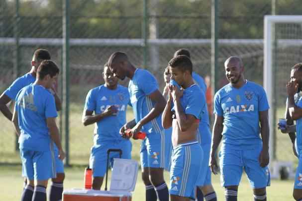 Juninho se reapresentou ao tcnico Vanderlei Luxemburgo e trabalhou normalmente com o restante do elenco durante a tarde desta tera-feira