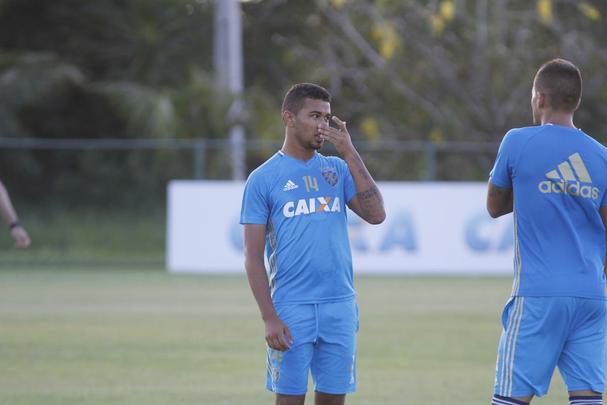 Juninho se reapresentou ao tcnico Vanderlei Luxemburgo e trabalhou normalmente com o restante do elenco durante a tarde desta tera-feira