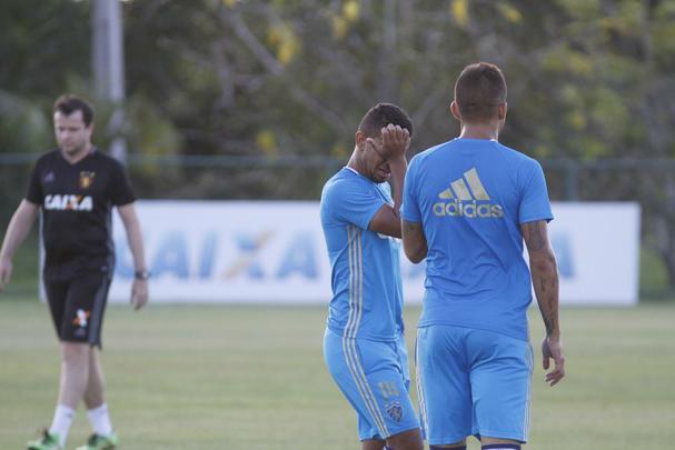 Juninho se reapresentou ao tcnico Vanderlei Luxemburgo e trabalhou normalmente com o restante do elenco durante a tarde desta tera-feira
