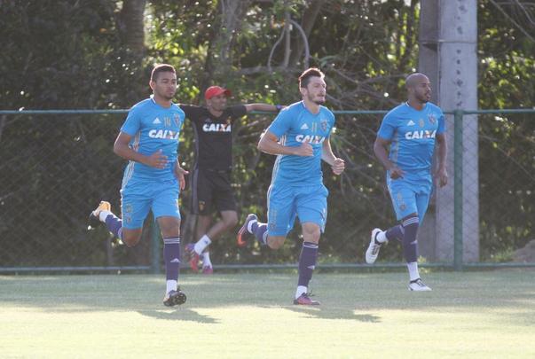 Juninho se reapresentou ao tcnico Vanderlei Luxemburgo e trabalhou normalmente com o restante do elenco durante a tarde desta tera-feira