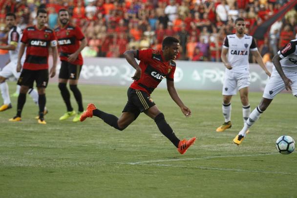 Sport e Atlético-MG realizaram uma partida equilibrada e bastante movimentada na tarde deste domingo, na Ilha do Retiro
