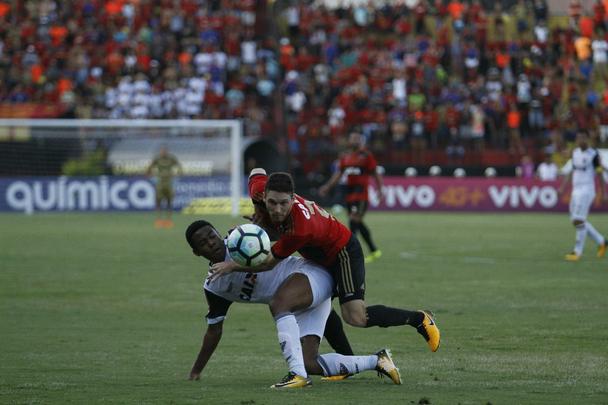 Sport e Atlético-MG realizaram uma partida equilibrada e bastante movimentada na tarde deste domingo, na Ilha do Retiro